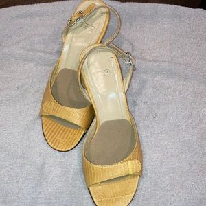 Women’s yellow skin 2.5” heels.